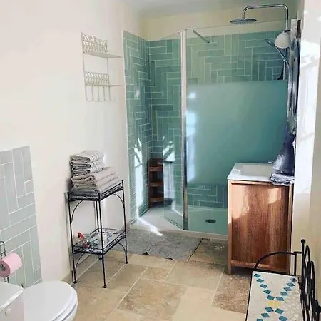 La Petite Maison De Larroque *